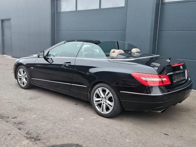 Gebraucht Mercedes E250 Avantgarde 204 PS (150 kW) 2010 Schwarz Cabrio