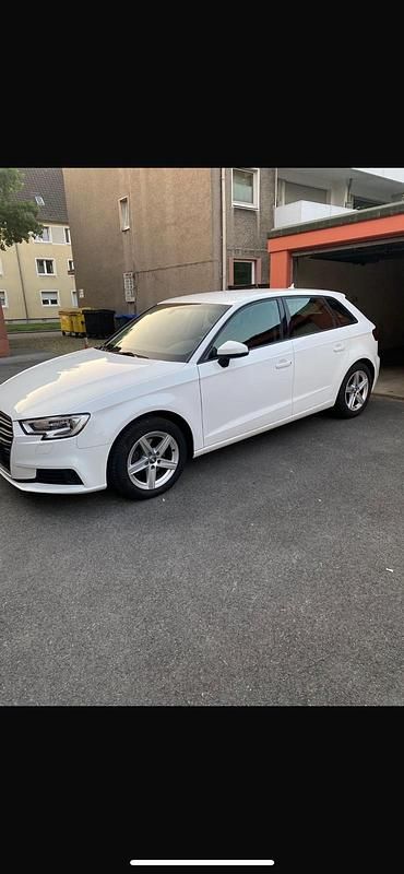 Weiß Gebraucht 2017 Audi A3 Limousine | 10.700 € (Superpreis) - Bild 1/4