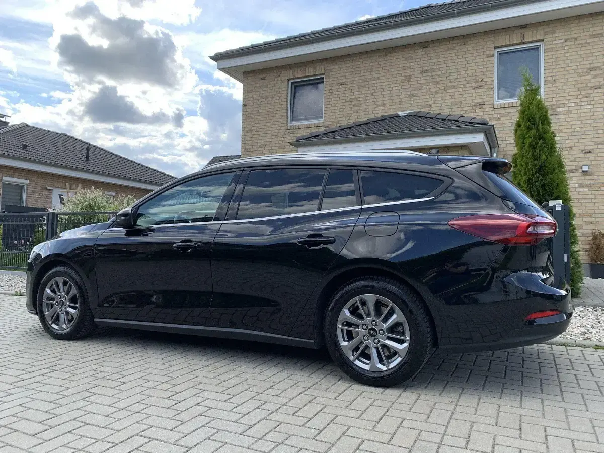 Gebraucht Ford Focus Titanium 125 PS (91 kW) 2022 Schwarz Kombi