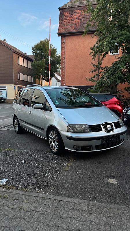 Grau Gebraucht 2004 Seat Alhambra Van / Kleinbus | 1.299 € (Superpreis) - Bild 1/4