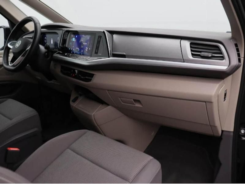 Second-hand VW Multivan Life 150 CP (110 kW) 2024 Monovolum