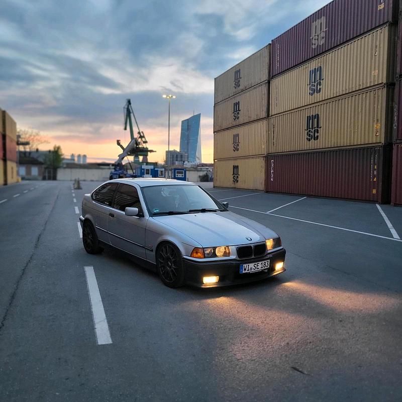 Silber Gebraucht 1997 BMW 316 Sport Line Coupé | 1.900 € - Bild 1/4