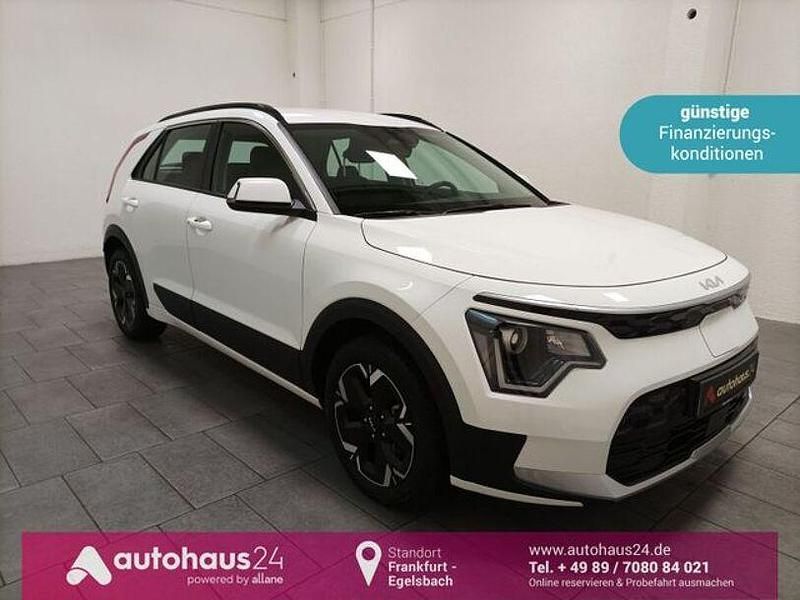 Weiß Gebraucht 2022 Kia e-Niro Edition 7 SUV | 24.770 € (Guter Preis) - Bild 1/4