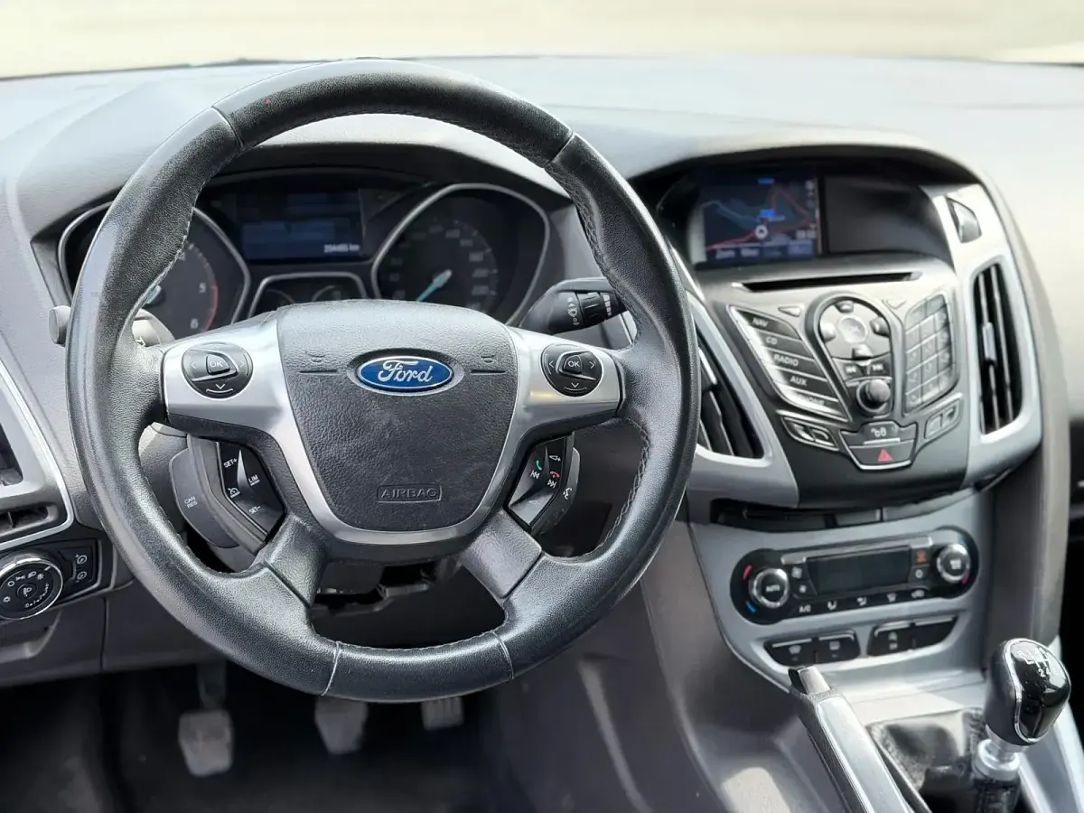 Używany Ford Focus Titanium 115 KM (84 kW) 2011 Srebrny Kombi