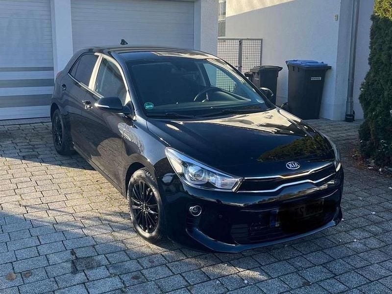 Schwarz Gebraucht 2020 Kia Rio DREAM-TEAM Edition Limousine | 15.000 € (Fairer Preis) - Bild 1/4
