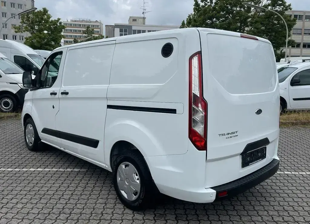 Gebraucht Ford 300 131 PS (96 kW) 2022 Weiß Van / Kleinbus
