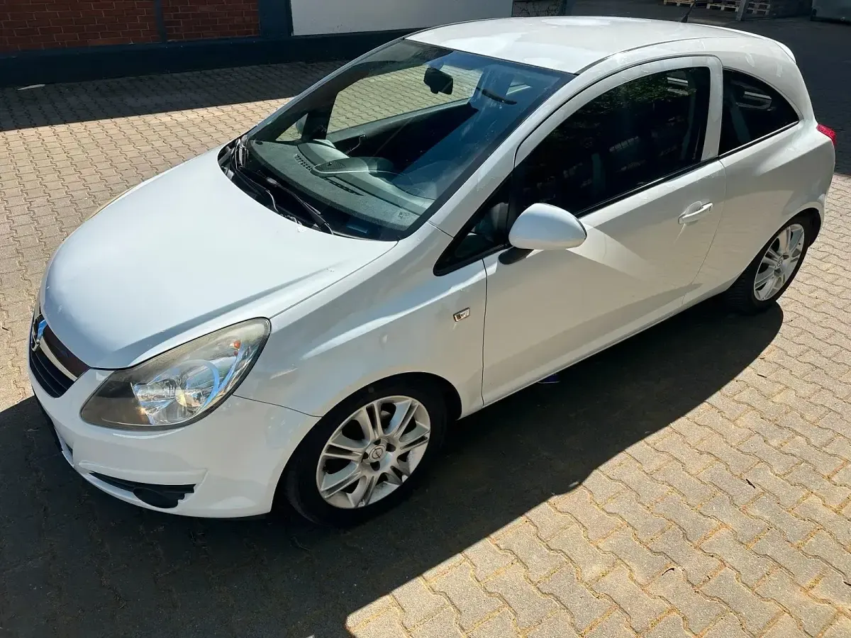 Gebraucht Opel Corsa 80 PS (58 kW) 2008 Weiß Kleinwagen