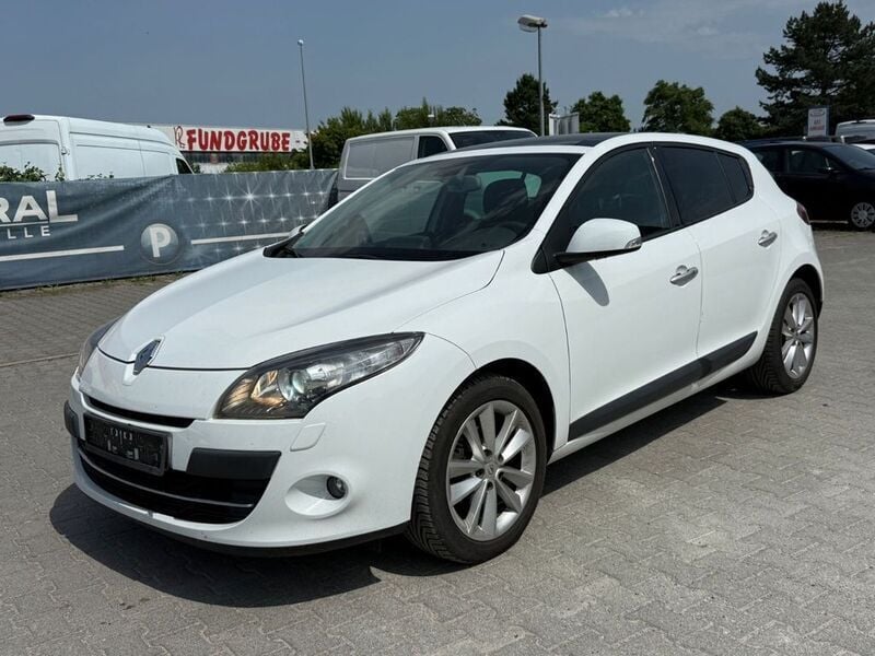 Weiß Gebraucht 2011 Renault Mégane III Night&Day Limousine | 3.800 € (Guter Preis) - Bild 1/4