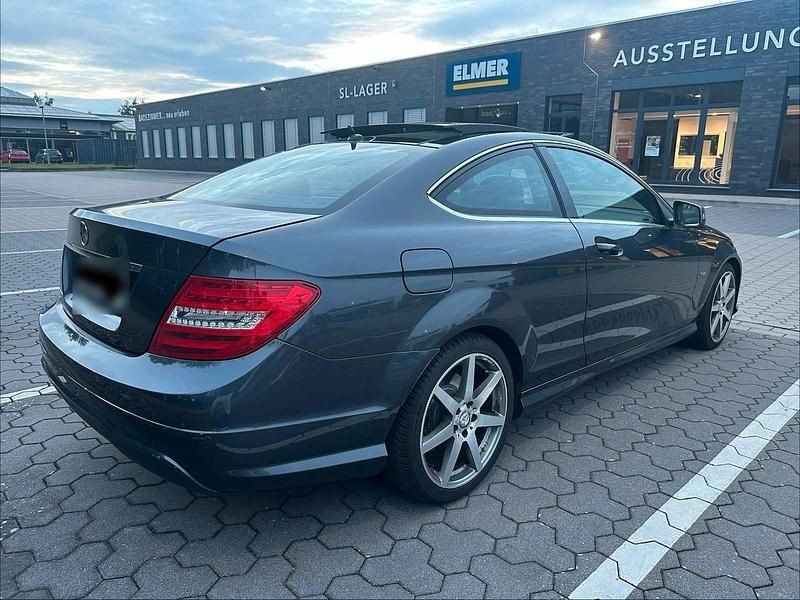 Gebraucht Mercedes C220 170 PS (125 kW) 2011 Grau Coupé