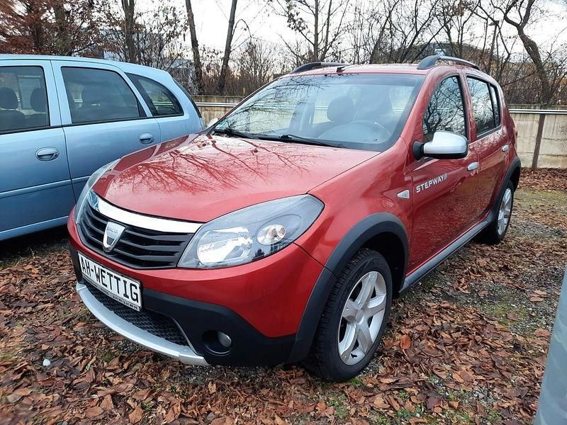 Gebraucht Dacia Sandero Stepway 84 PS (61 kW) 2011 Rot Limousine