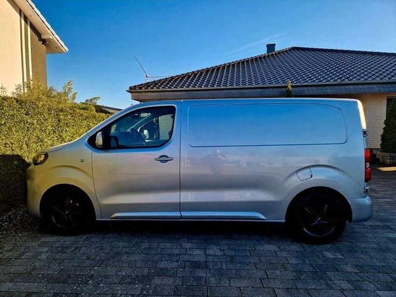 Gebraucht Peugeot Expert Premium 116 PS (85 kW) 2017 Gris aluminium metallic Van