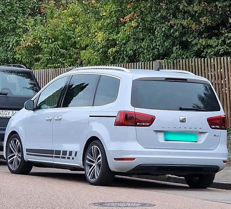 Weiß Gebraucht 2019 Seat Alhambra FR-Line Van / Kleinbus | 29.999 € (Teuer) - Bild 1/4
