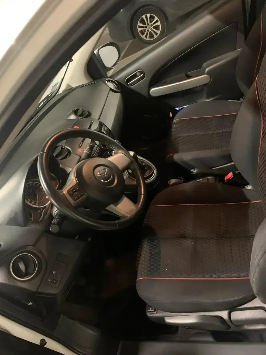 Gebraucht Mazda 2 75 PS (55 kW) 2011 Weiß Kleinwagen
