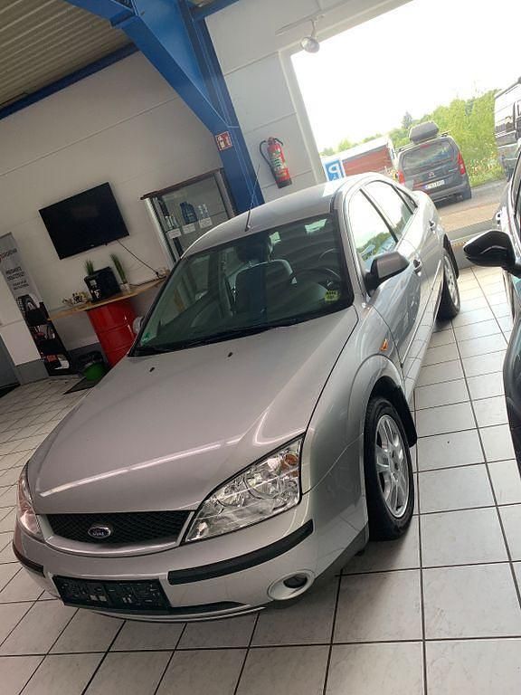 Gebraucht Ford Mondeo Ghia 145 PS (106 kW) 2001 Silber Limousine