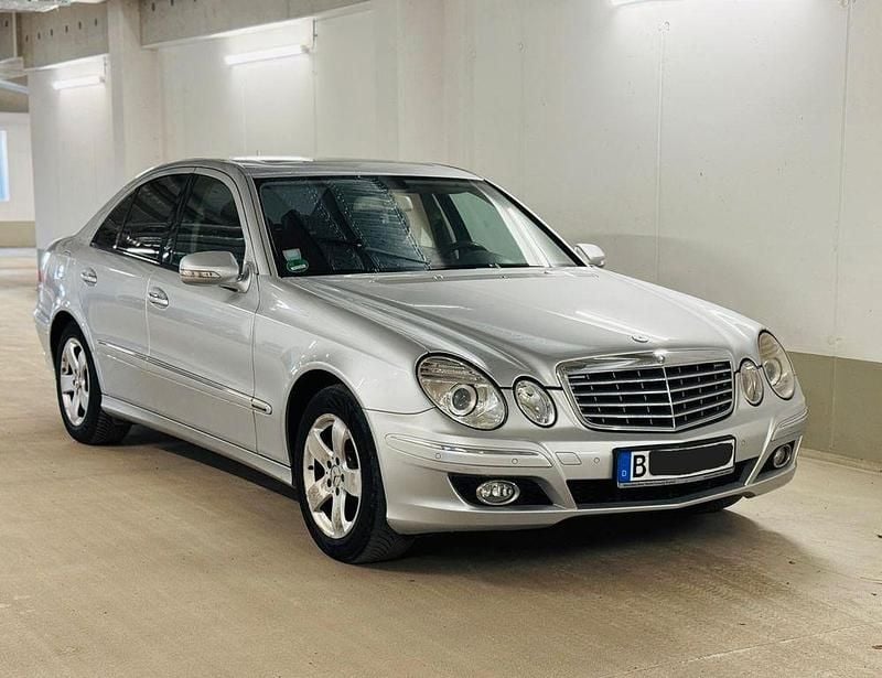 Gebraucht Mercedes E220 Elegance 170 PS (125 kW) 2006 Silber Limousine
