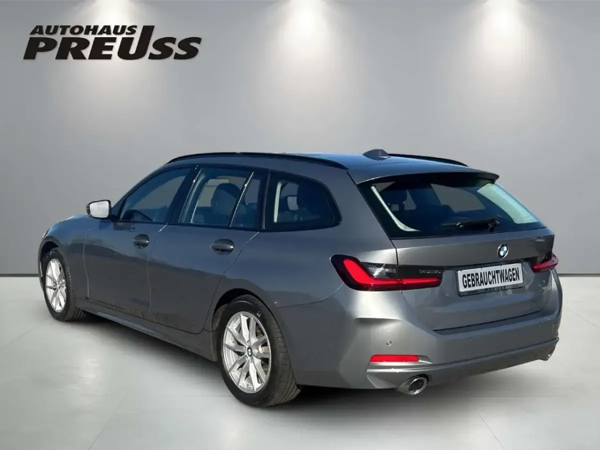 Gebraucht BMW 320 190 PS (139 kW) 2023 Skyscraper grau metallic Kombi