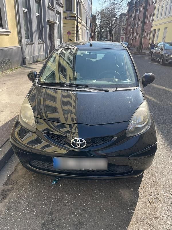 Gebraucht Toyota Aygo 68 PS (50 kW) 2006 Schwarz Kleinwagen