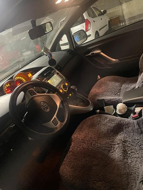 Gebraucht Toyota Verso 150 PS (110 kW) 2012 Weiß Van / Kleinbus