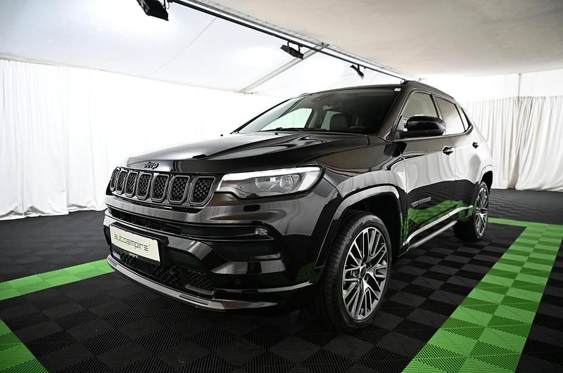 Gebraucht Jeep Compass Summit 96 PS (70 kW) 2025 Schwarz SUV