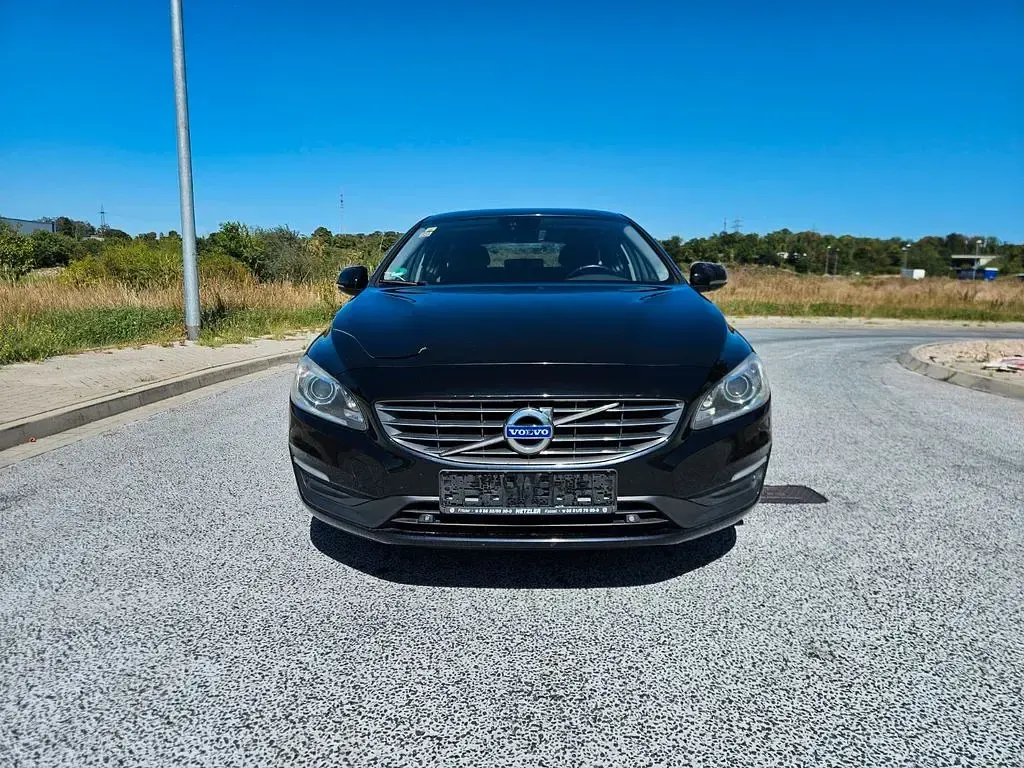 Gebraucht Volvo V60 Business Edition 136 PS (100 kW) 2015 Schwarz Kombi
