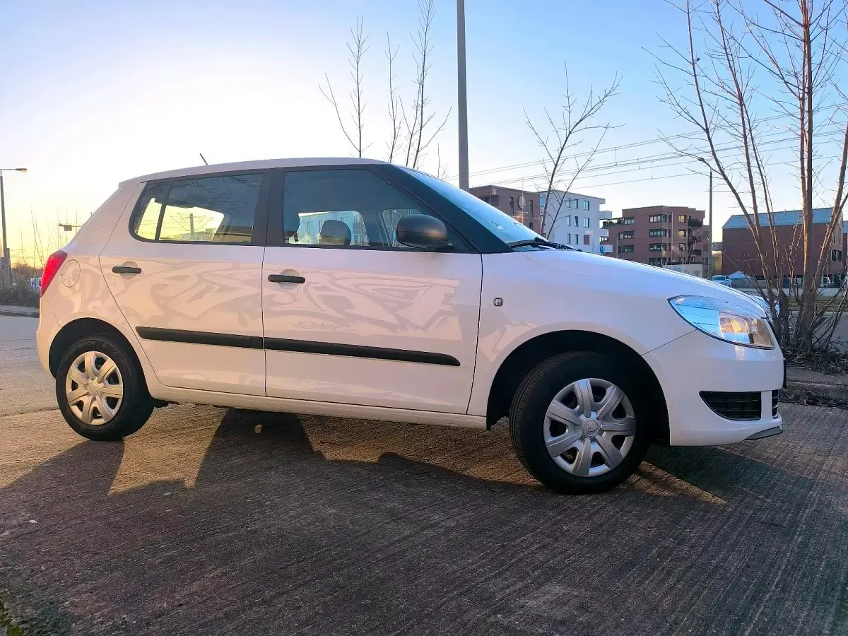 Gebraucht Skoda Fabia Ambition 60 PS (44 kW) 2014 Weiß Kleinwagen