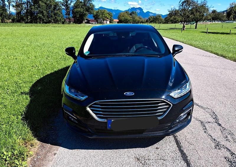 Gebraucht Ford Mondeo Titanium 150 PS (110 kW) 2020 Schwarz Limousine