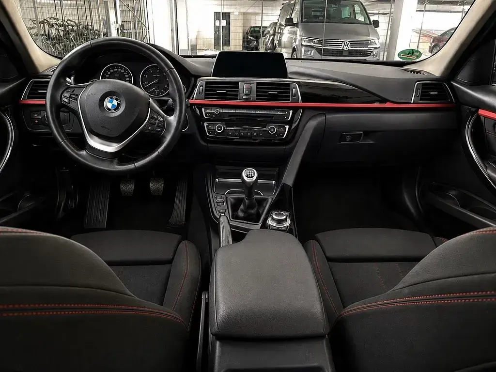 Gebraucht BMW 318 Sport Line 150 PS (110 kW) 2016 Schwarz Limousine