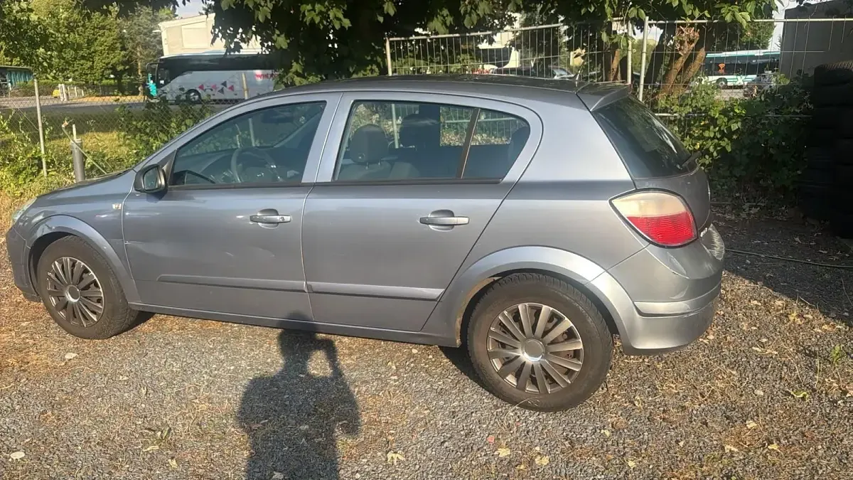 Gebraucht Opel Astra 101 PS (74 kW) 2004 Silber Limousine