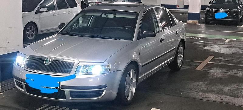 Silber Gebraucht 2005 Skoda Superb Limousine | 3.500 € (Fairer Preis) - Bild 1/4