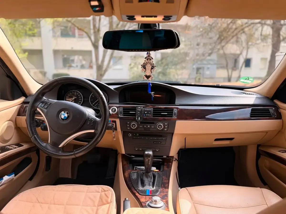 Gebraucht BMW 320 177 PS (130 kW) 2009 Grau Limousine