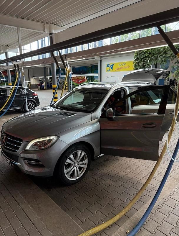 Grau Gebraucht 2013 Mercedes ML350 SUV | 14.999 € (Guter Preis) - Bild 1/4