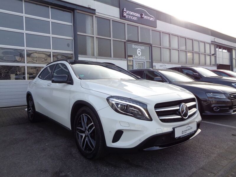 Weiß Gebraucht 2016 Mercedes GLA250 SUV | 21.490 € (Fairer Preis) - Bild 1/4