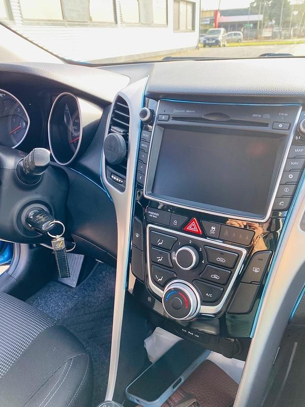 Gebraucht Hyundai i30 Premium 110 PS (80 kW) 2017 Blau Kombi