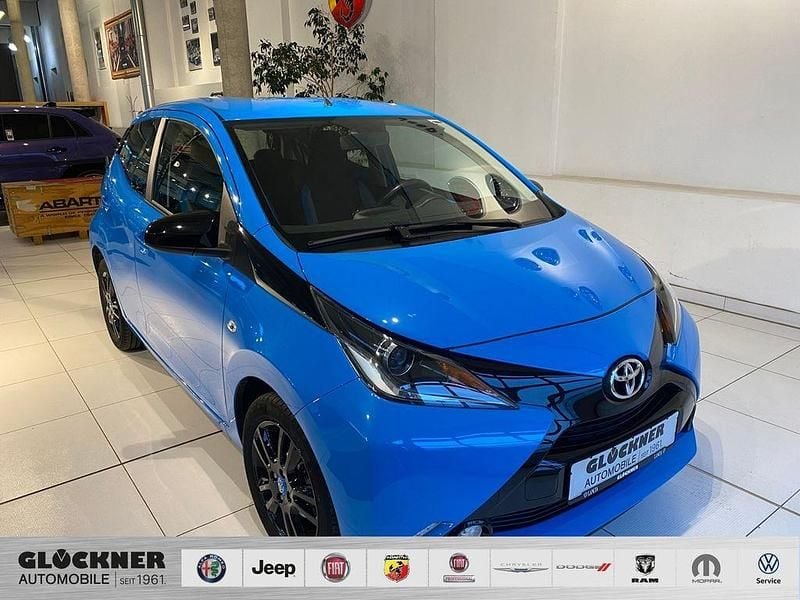 Blau Gebraucht 2015 Toyota Aygo X-cite Kleinwagen | 7.990 € (Guter Preis) - Bild 1/4