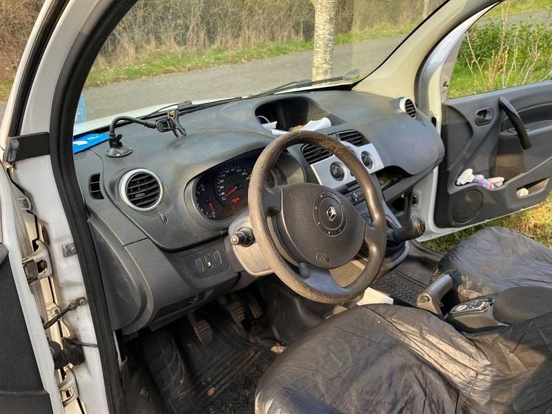 Gebraucht Renault Kangoo Authentique 75 PS (55 kW) 2011 Weiß Van / Kleinbus