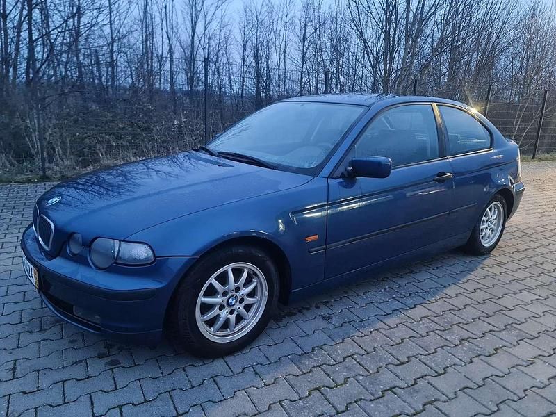 Topasblau metallic Gebraucht 2001 BMW 316 Compact Kleinwagen | 800 € (Superpreis) - Bild 1/4