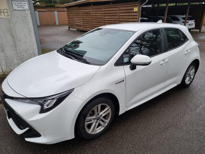 Weiß Gebraucht 2021 Toyota Corolla Comfort Limousine | 19.990 € (Fairer Preis) - Bild 1/4