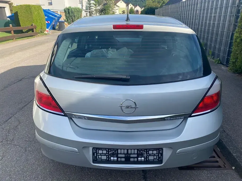 Gebraucht Opel Astra 105 PS (77 kW) 2004 Silber Limousine
