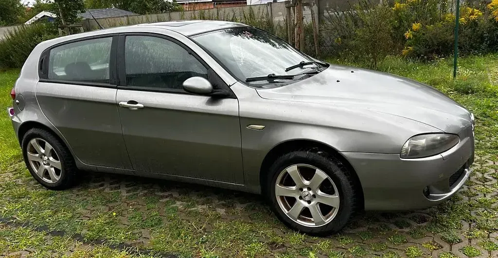 Gebraucht Alfa Romeo 147 Distinctive 105 PS (77 kW) 2005 Grau Kleinwagen