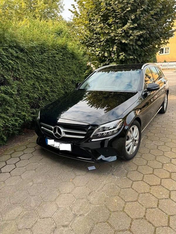 Schwarz Gebraucht 2020 Mercedes C300 Exclusive Kombi | 27.990 € - Bild 1/4