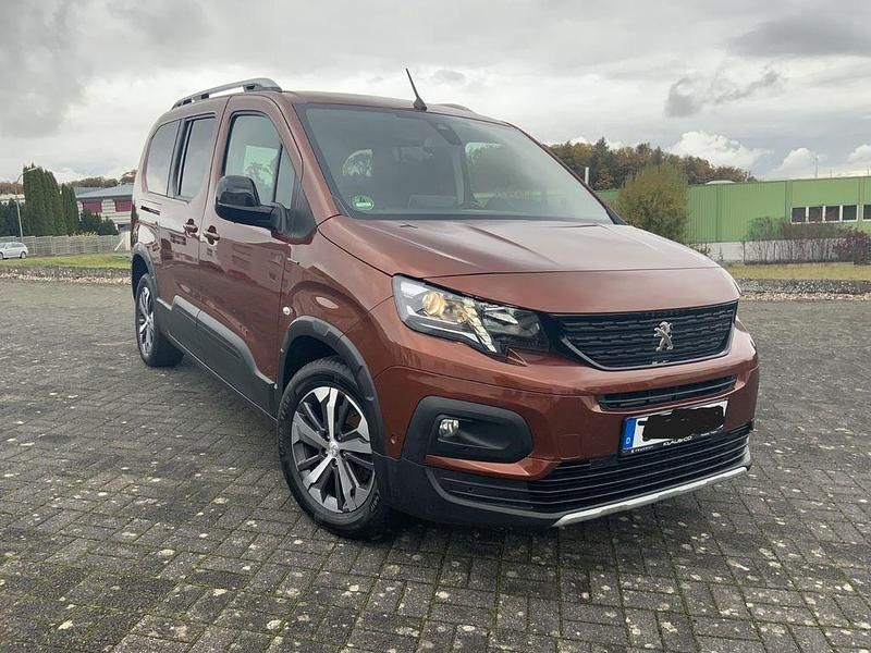 Braun Gebraucht 2019 Peugeot Rifter GT-line Van / Kleinbus | 20.400 € (Fairer Preis) - Bild 1/4