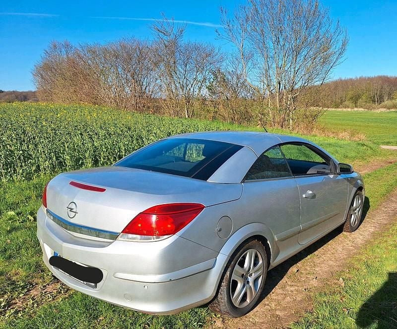Używany Opel Astra Cabriolet 116 KM (85 kW) 2008 Srebrny Kabriolet