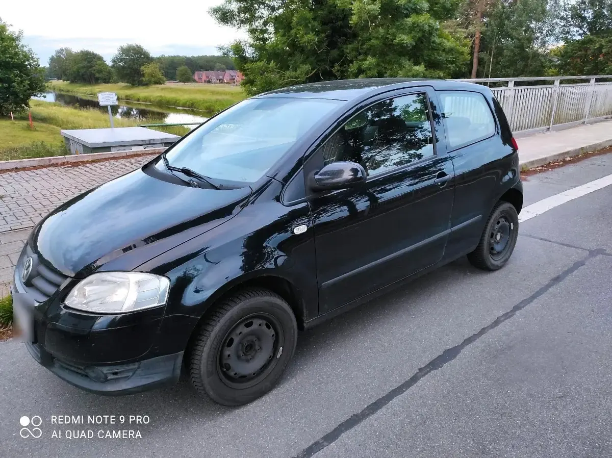 Gebraucht VW Fox 54 PS (39 kW) 2008 Schwarz Kleinwagen
