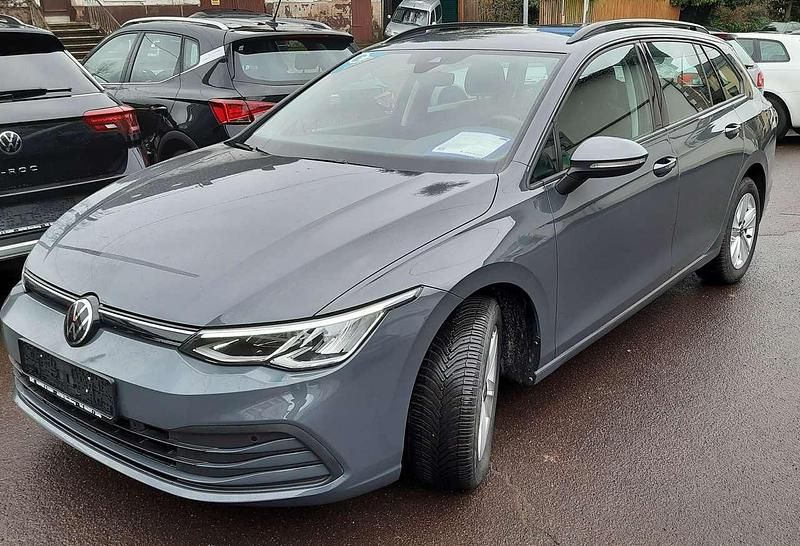 Delfingrau metallic Gebraucht 2022 VW Golf VIII Life Kombi | 20.820 € (Fairer Preis) - Bild 1/4