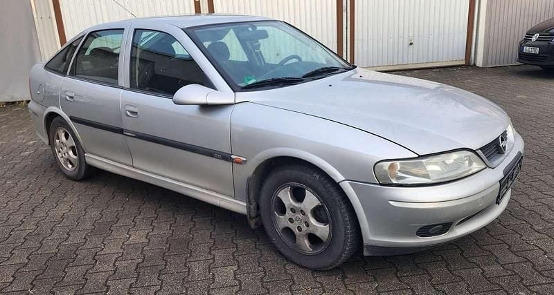 Gebraucht Opel Vectra Edition 101 PS (74 kW) 1999 Silber Limousine