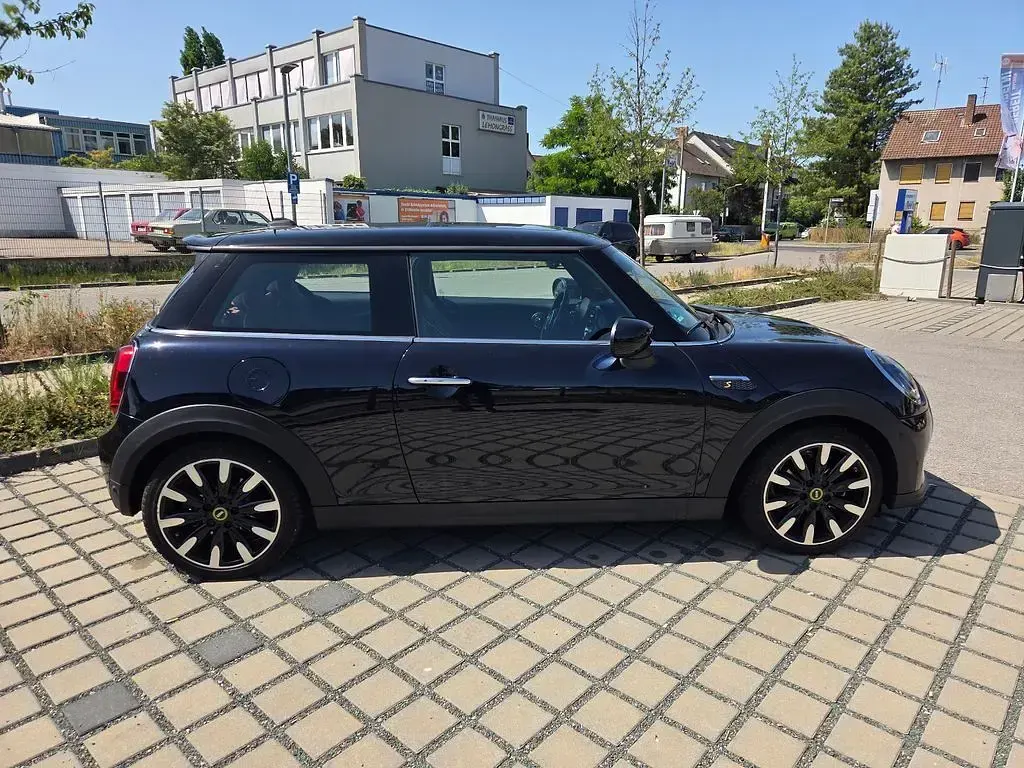 Gebraucht Mini Cooper SE Classic 135 kW (184 PS) 2023 Schwarz Kleinwagen