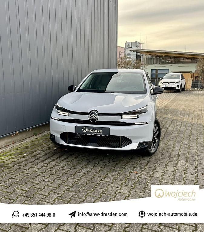 Neu Citroën C4 136 PS (100 kW) 2025 Okenitweiß metallic Limousine