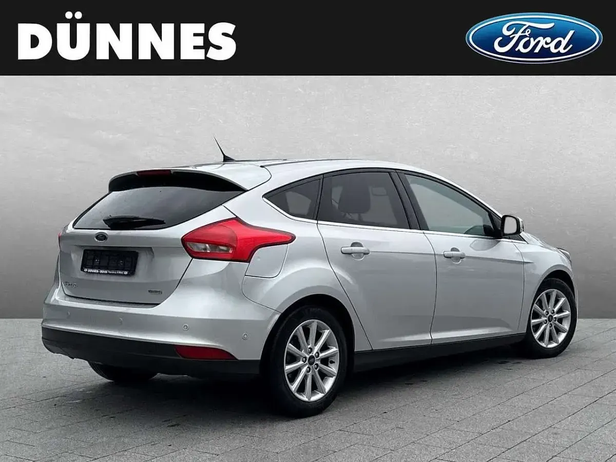 Używany Ford Focus Titanium 101 KM (74 kW) 2016 Srebrny Sedan/Limuzyna