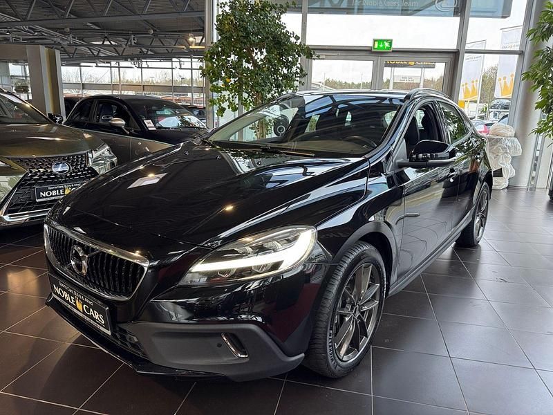 Gebraucht Volvo V40 CC Plus 152 PS (111 kW) 2019 Onyx black (metallic) Kombi