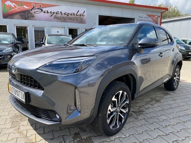 Grau Gebraucht 2022 Toyota Yaris Cross SUV | 22.800 € (Guter Preis) - Bild 1/4